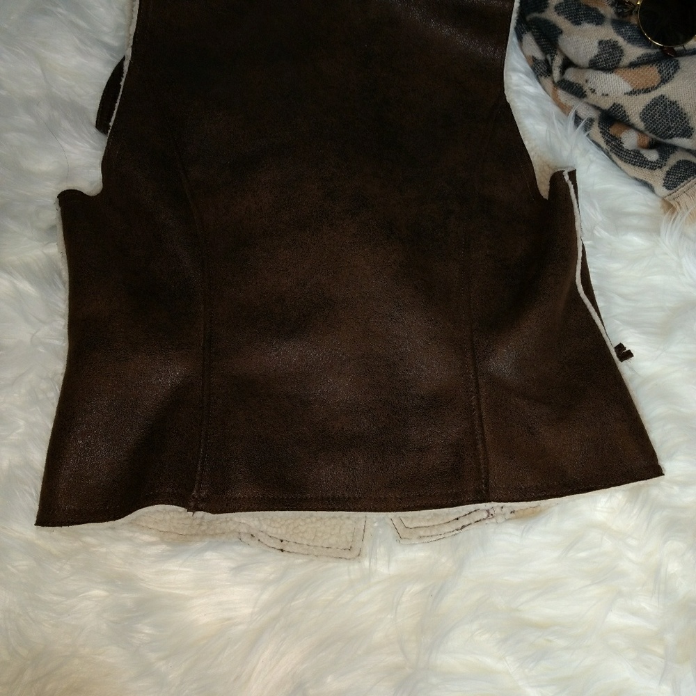 Vest - Picture 5 of 5